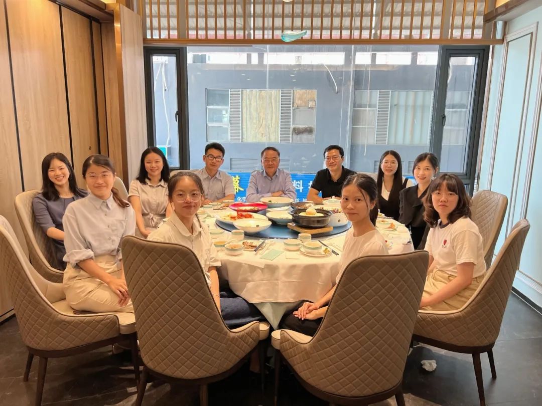 5.2022年7月15日朱树英老师与建纬东莞分所团队一同用餐交流.jpg